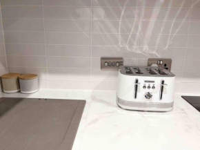 5 mins walk from broad street 2 bedroom apartment